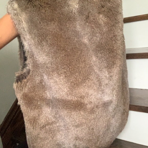 Faux fur vest - Picture 3 of 3